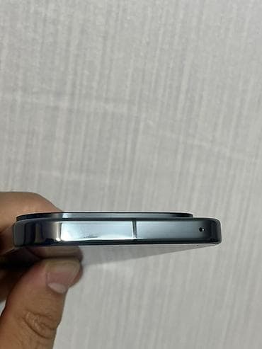 батарейка телефон: Google Pixel 9 Pro, Б/у, 128 ГБ, цвет - Черный, eSIM — 4