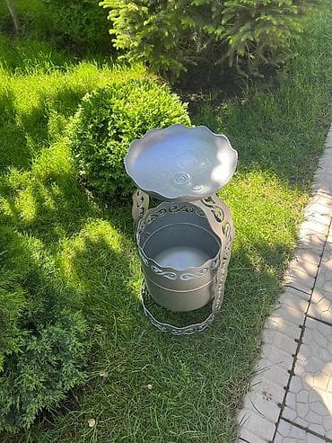 Продаю мусорное ведро с пепельницей. В этно стиле. Вверх служит как