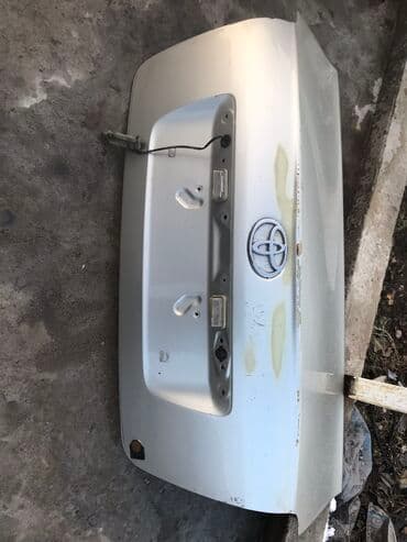 крышка багажник: Toyota — 3