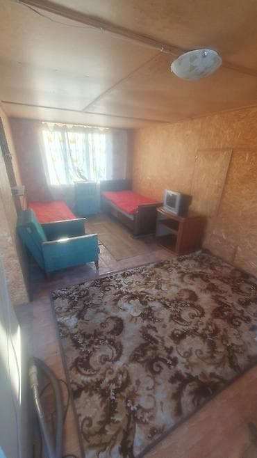 кара жыгач дом продаю: Двухэтажный кирпичный дом с застекленной верандой и навесом у входа — 6