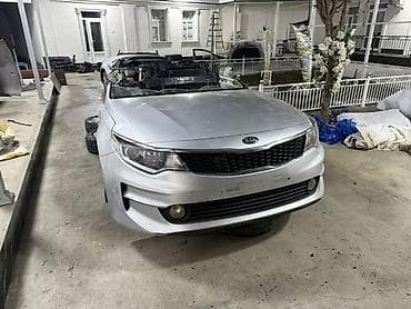 Решетки радиатора: Передняя часть автомобиля Kia Optima и на к5 (кузов JF — 4