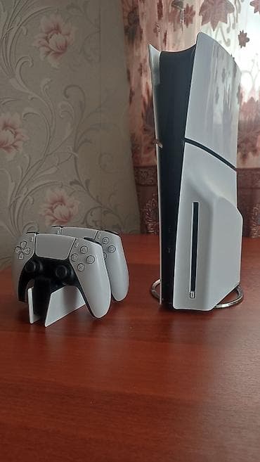 Игровая приставка Sony PlayStation 5 (версия с дисководом) + два