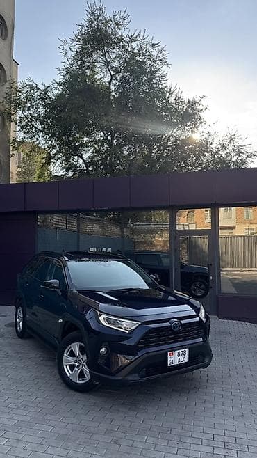 Toyota RAV4: 2019 г., 2.5 л, Автомат, Гибрид, Кроссовер