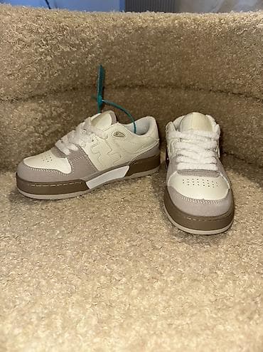 off white: Продаю кроссовки Fendi. Абсолютно новые, 37 размер,маломерит на 36 — 1