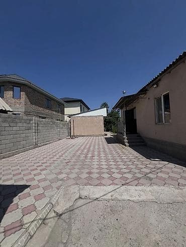 интересует: 🏡 Продается просторный жилой дом в жилмассиве Ак-Орго! 📍 Адрес: ж/м — 5