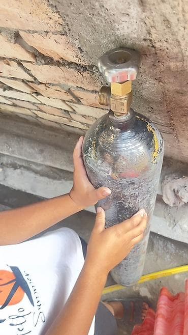 кислородный болоны: Промышленный газовый баллон, Наполнение: Кислород, Применение: Сварка и резка, Б/у — 5