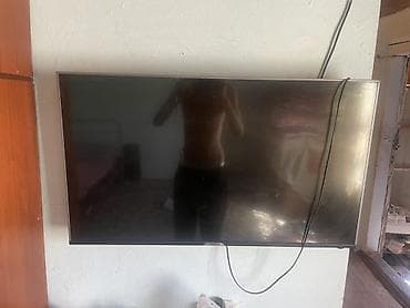 smart display: Телевизор Vizio, диагональ около 55" (серия D/E/M; логотип VIZIO на — 2