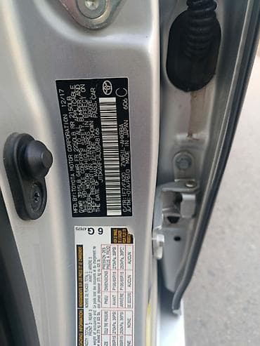 ford escape: Toyota Prius: 2017 г., Автомат, Гибрид, Хэтчбэк — 5