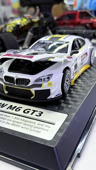 старих: Коллекционная модель BMW M6 GT3 на подставке. - Масштабная реплика — 2