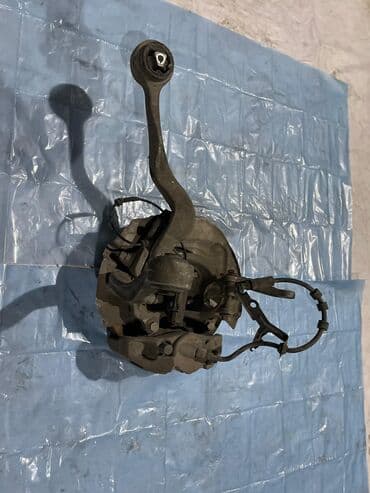 шины на вилочный погрузчик: Передняя левая Ступица BMW Б/у, Оригинал, Япония — 1