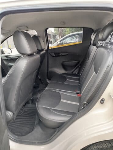 машина салон: Автомобиль Chevrolet Spark в бежевом цвете, представленный в кузове — 6