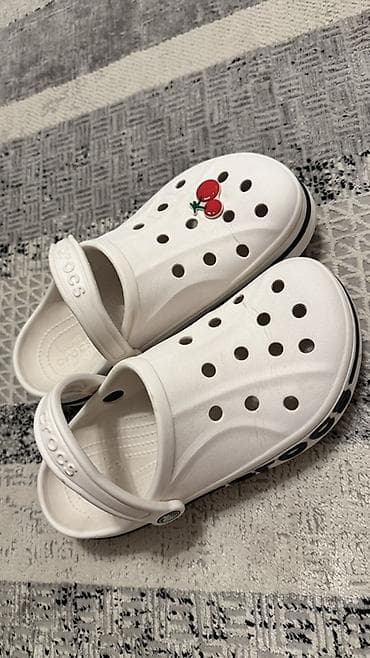 crocs 41: Белые сабо Crocs с объемной надписью “crocs” по бокам. Размер 7-9 — 3