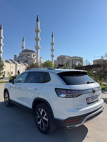Продажа авто: Volkswagen Tayron: 2023 г., 1.5 л, Автомат, Бензин, Кроссовер — 2