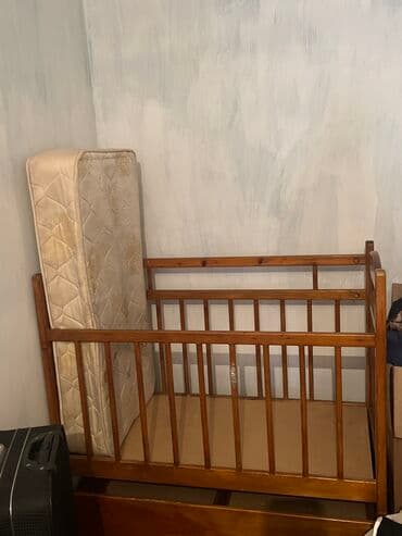 стульчик 2 в 1: Детская односпальная кровать, Б/у, Для девочки, Для мальчика, С матрасом, Дерево, Самовывоз — 1