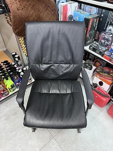 Офисные кресла: Офисное кресло, Б/у, Без колесиков, цвет - Черный, Экокожа — 3