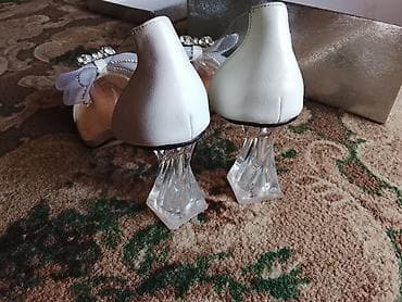 lark m2: Белые женские туфли-лодочки с декоративными бантами и стразами. - — 4