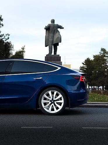 автомобил: Tesla Model 3: 2020 г., Электромобиль — 5