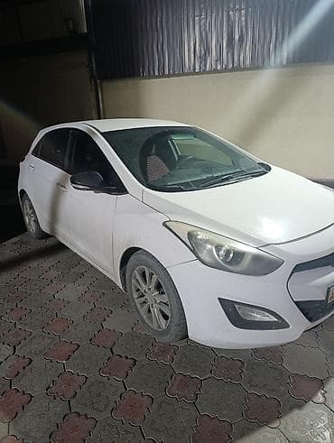 lada priors: Hyundai i30: 2014 г., Хэтчбэк — 3