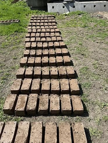 карпы: Саман/глиняный кирпич ручной формовки - Материал: смесь глины — 4