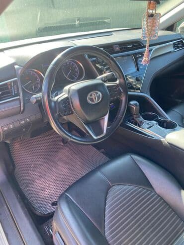 Toyota Camry: 2018 г., 2.5 л, Автомат, Бензин, Седан — 4