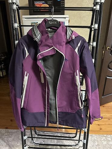 Жеке буюмдар: Весенняя спортивная ветровка и куртка Бирка внутри: BE EFFORTLESS — 8