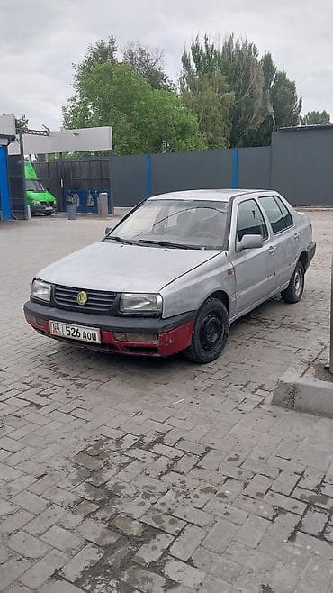 Volkswagen Vento: 1994 г., 1.6 л, Механика, Бензин, Седан