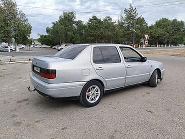 Транспорт: Volkswagen Vento: 1996 г., 1.8 л, Механика, Бензин, Седан — 2