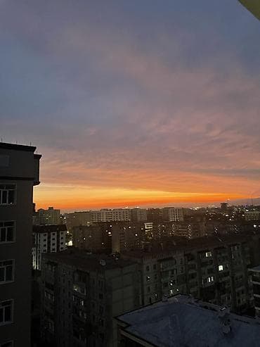 Панорамный вид на закат над городом — цифровая фотография высокого
