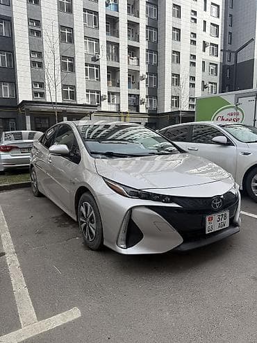 r15 65 195: Toyota Prius: 2019 г., Бензин — 2
