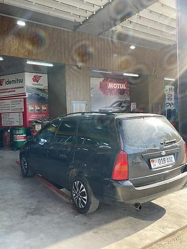 Ford Focus: 2001 г., 2 л, Механика, Бензин, Универсал