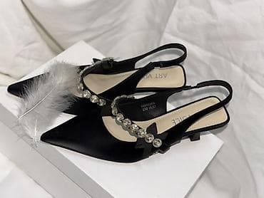 Элегантные женские туфли-сланги с открытой пяткой и острым носком. -