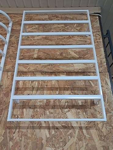 Полка для вещей и одежды, Железо