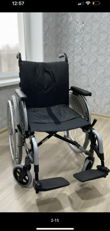 функциональная кровать для лежачих больных: Инвалидная коляска с мягкой анатомической спинкой и сиденьем - Легкая — 1