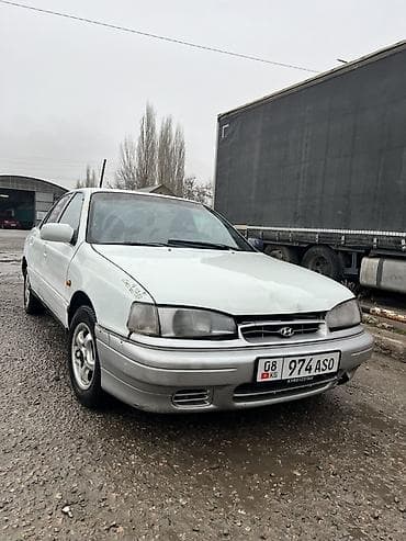 Hyundai Lantra: 1993 г., 1.5 л, Механика, Бензин, Седан