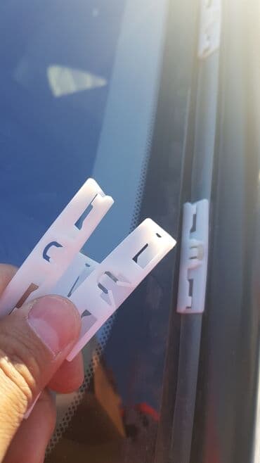 ценник на монеты: Фиксатор ( клипса ) молдинга лобового стекла Toyota Lexus Цена за — 1