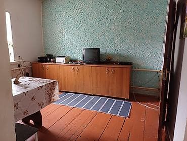 Үйлөр: Срочно продаётся полдома Участок 2,5 сотки. Район Красного — 9