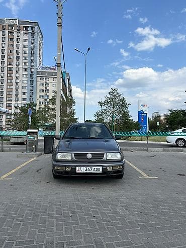 срочный: Volkswagen Vento: 1992 г., 1.8 л, Механика, Бензин, Седан — 1