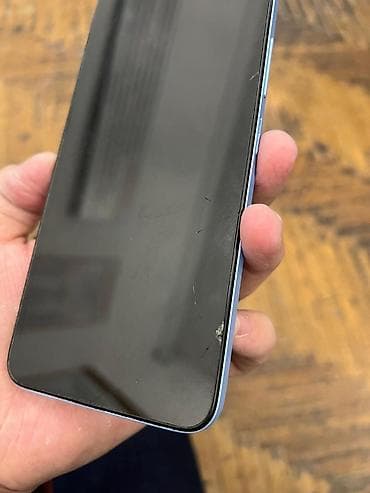 galaxy note 10 plus: Смартфон с плоским дисплеем и голубой рамкой корпуса. Основные — 3