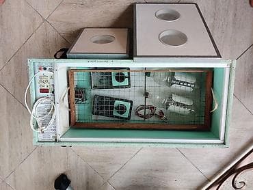 Инкубатор российский. на 90 куриных яиц