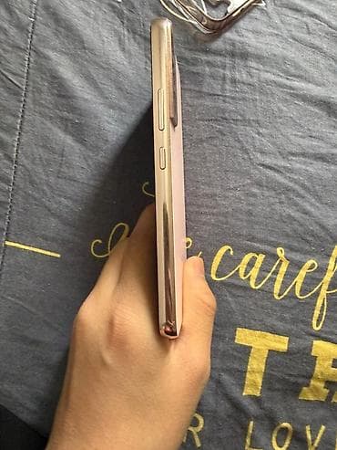 самсунг 22: Samsung Galaxy S22, Б/у, 256 ГБ, цвет - Розовый, 1 SIM, eSIM — 3