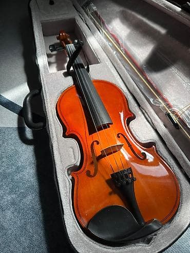 Музыкальные инструменты: Продаётся скрипка!!!🎻🎻🎻 Цвет коричневый и есть белый.🟠⚪ Новая размер — 5