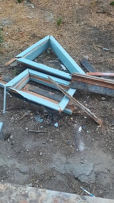 Находки, отдам даром: Отдам даром, забрать все вместе, можно и на дрова. окна самим нужно — 3