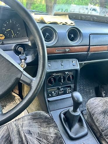 renault 21: Mercedes-Benz E-Class: 1984 г., 2.3 л, Механика, Бензин, Седан — 4