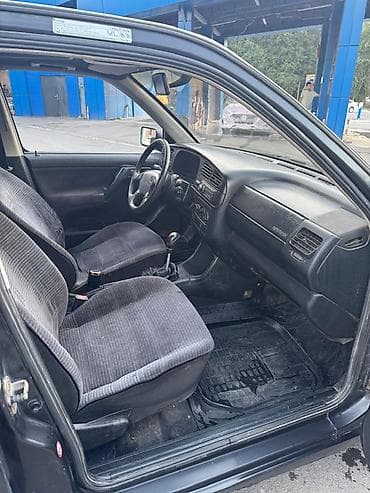 colf 2: Volkswagen Golf: 1993 г., 1.8 л, Механика, Бензин, Хэтчбэк — 4