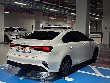 byd e7: Kia K3: 2021 г., Седан — 4