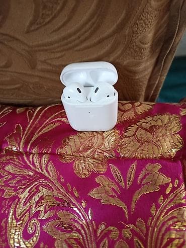 Беспроводные наушники-вкладыши с зарядным кейсом (белые) -