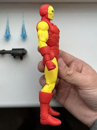 Фигурка Marvel Legends — Secret Wars Iron Man. Состояние отличное, все — 4