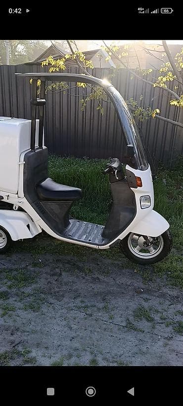 В продаже бензиновый скутер-трайк Honda Gyro Canopy, модель TA-03, в
