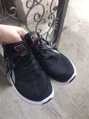 спортивные ботасы: НОВЫЕ Кроссовки спортивные, черные - Размер: 42 (маркировка на — 2
