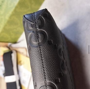 сумку и клатч: Сумка-клатч Gucci из чёрной зернёной кожи с тиснённым монограммным — 2